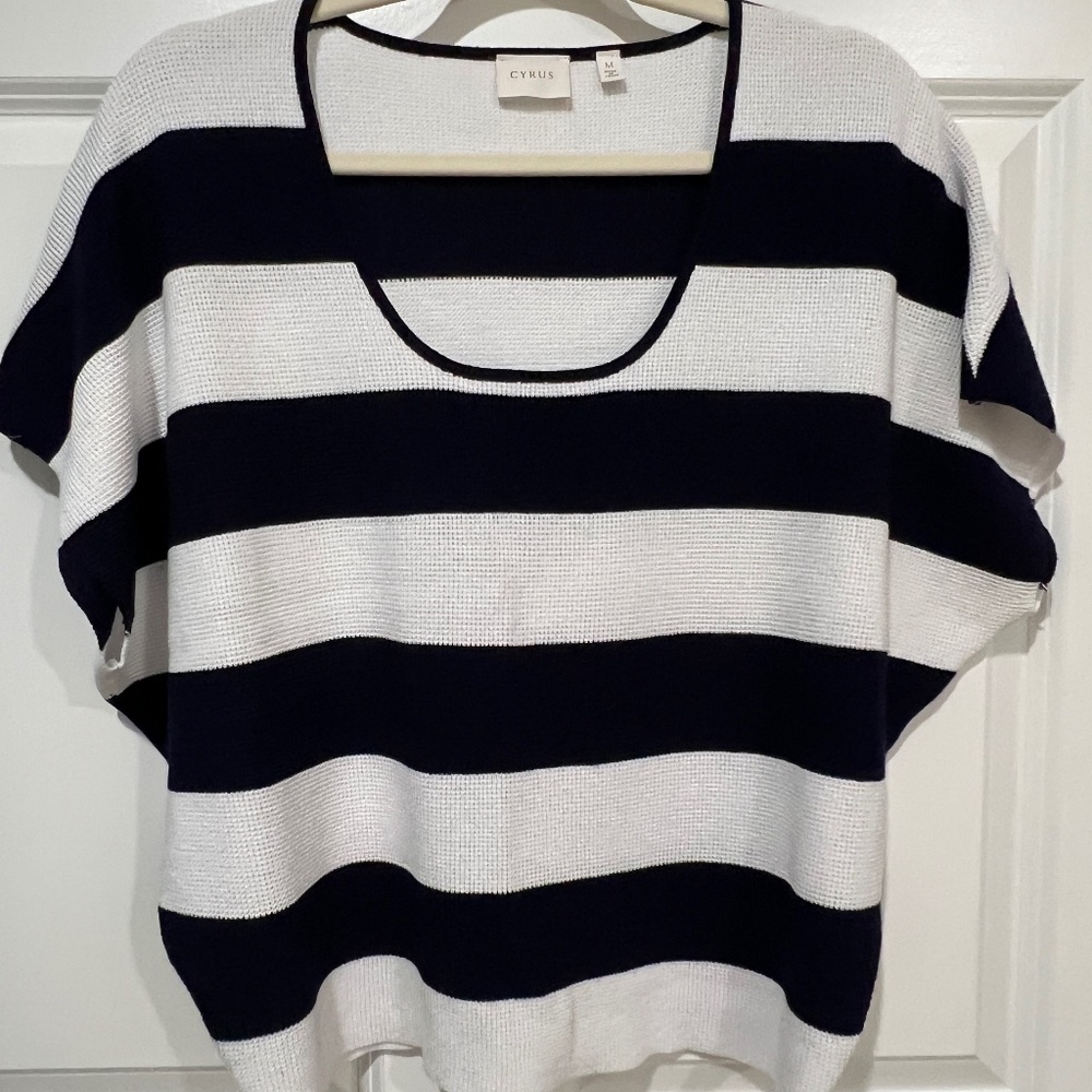 Light Navy and White Light-Weight Short sleeved Sweater